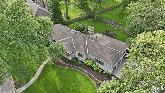 9012 Cherokee Lane, Leawood, KS 66206