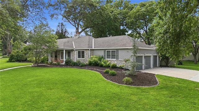 9012 Cherokee Lane, Leawood, KS 66206