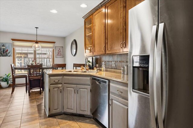 2041 W Buena Vista Street, Springfield, MO 65810