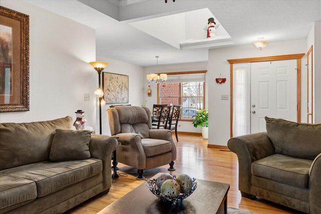 2041 W Buena Vista Street, Springfield, MO 65810