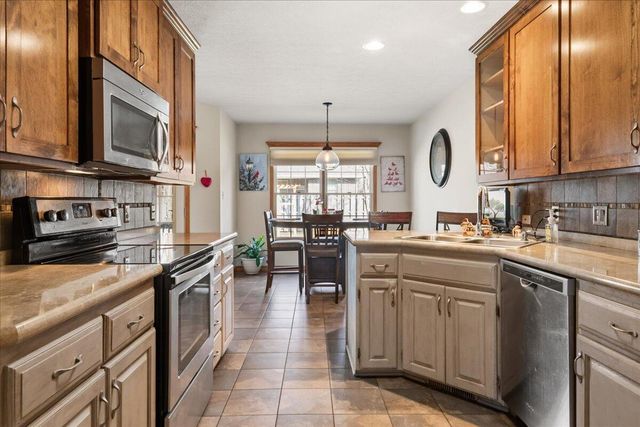 2041 W Buena Vista Street, Springfield, MO 65810