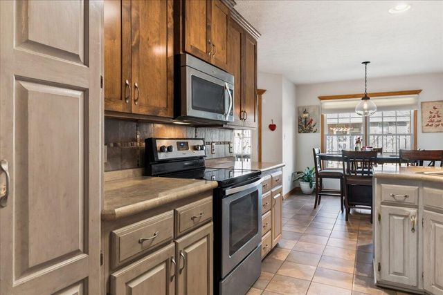 2041 W Buena Vista Street, Springfield, MO 65810