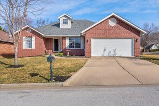 2041 W Buena Vista Street, Springfield, MO 65810