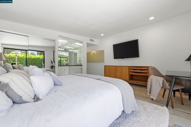 45644 Indian Wells Ln, Indian Wells, CA 92210