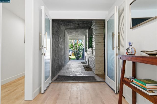 45644 Indian Wells Ln, Indian Wells, CA 92210
