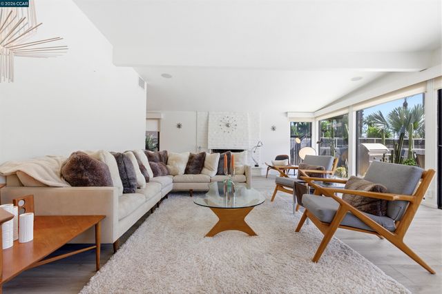 45644 Indian Wells Ln, Indian Wells, CA 92210