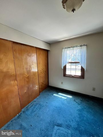 12215 SWEET BRIAR RD, Philadelphia, PA 19154
