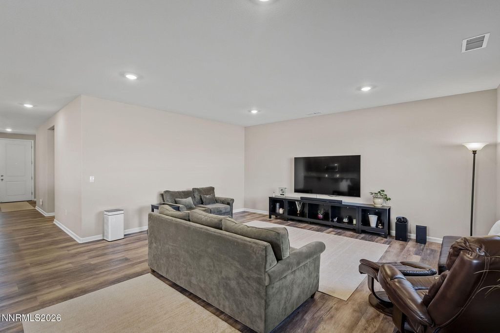 Image 5 of property listing at 556 Beckwourth Drive, Reno, NV 89506