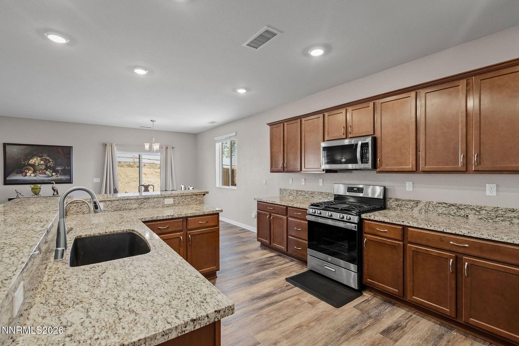 Image 8 of property listing at 556 Beckwourth Drive, Reno, NV 89506