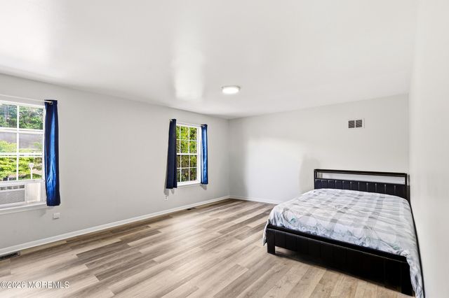 572 Davids Court, Lakewood, NJ 08701
