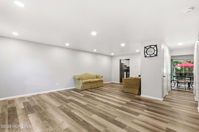 572 Davids Court, Lakewood, NJ 08701