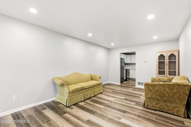 572 Davids Court, Lakewood, NJ 08701