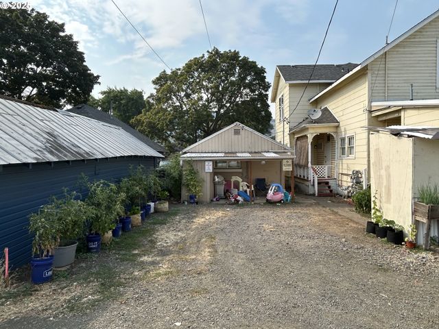 1547 Se PINE St, Roseburg, OR 97470