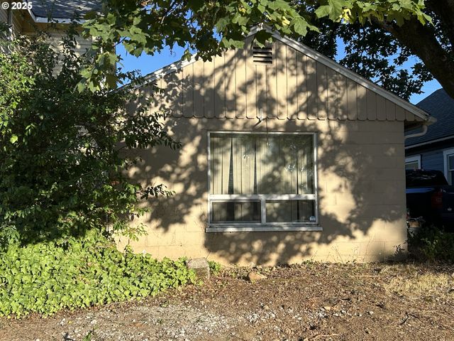 1547 Se PINE St, Roseburg, OR 97470