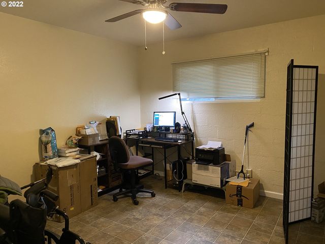 1547 Se PINE St, Roseburg, OR 97470