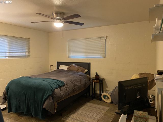 1547 Se PINE St, Roseburg, OR 97470