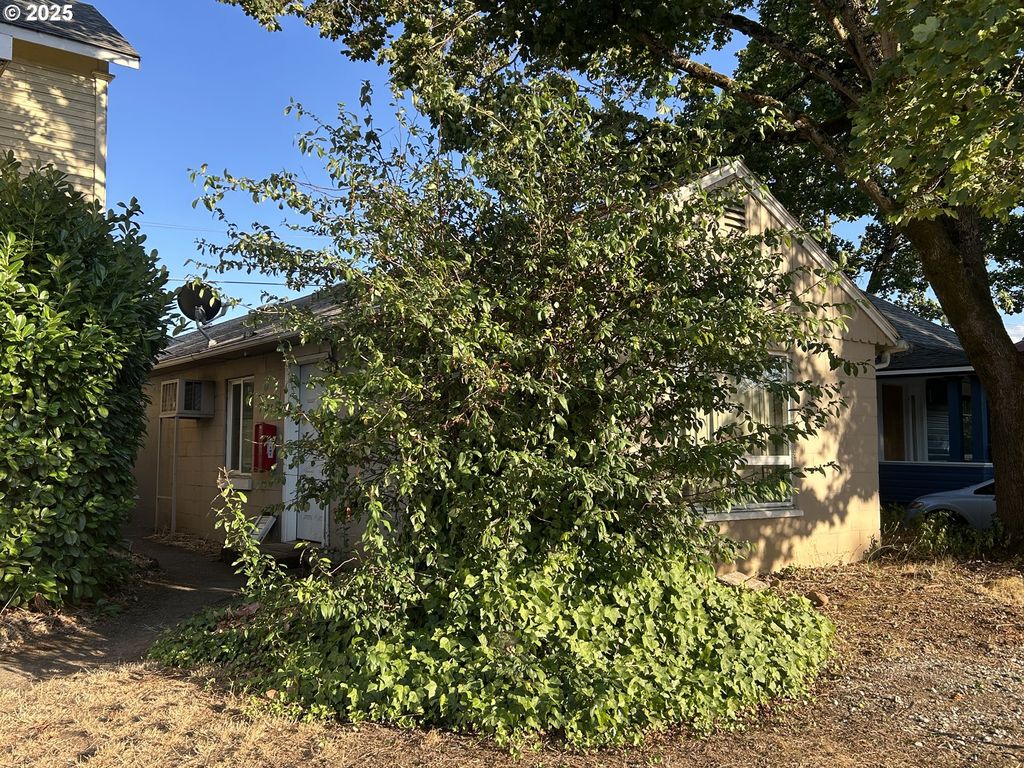 1547 Se PINE St, Roseburg, OR 97470