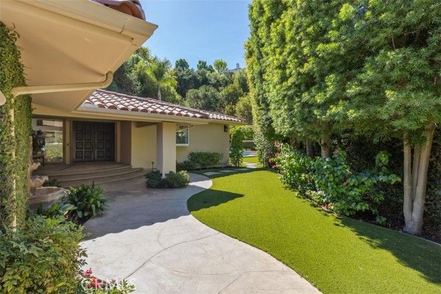 23440 Park Hacienda, Calabasas, CA 91302
