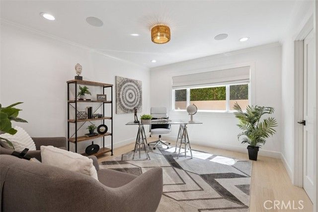 23440 Park Hacienda, Calabasas, CA 91302