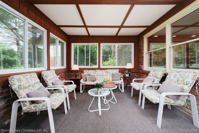 21865 N Center Street, Novi, MI 48167