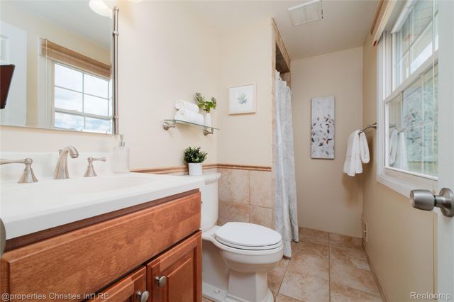 21865 N Center Street, Novi, MI 48167