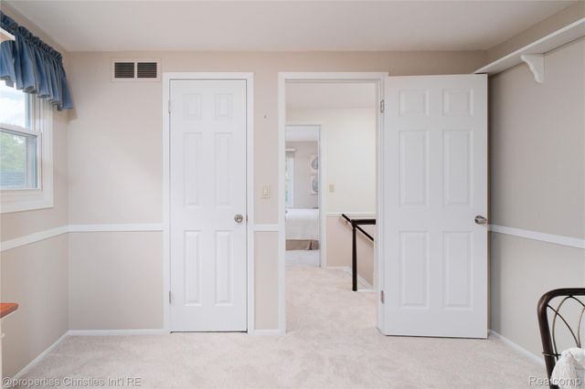 21865 N Center Street, Novi, MI 48167