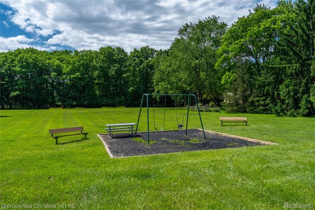 21865 N Center Street, Novi, MI 48167