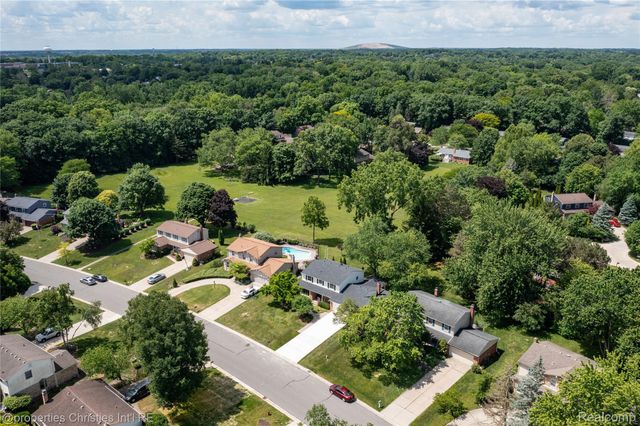 21865 N Center Street, Novi, MI 48167