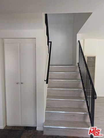 3988 Moore Street 5, Los Angeles, CA 90066