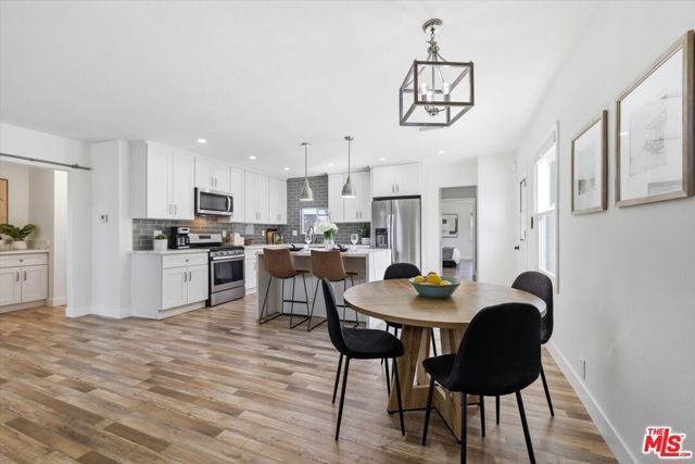 7822 Peach Avenue, Van Nuys (los Angeles), CA 91406