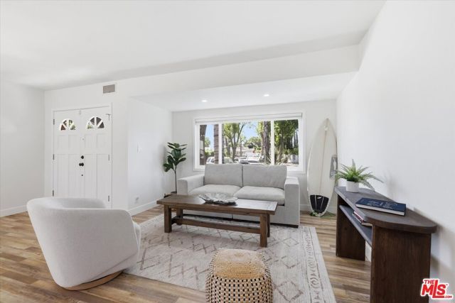 7822 Peach Avenue, Van Nuys (los Angeles), CA 91406