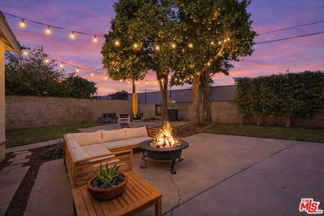 7822 Peach Avenue, Van Nuys (los Angeles), CA 91406