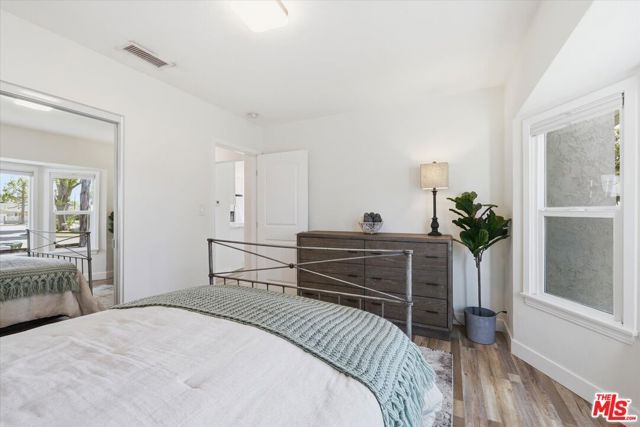 7822 Peach Avenue, Van Nuys (los Angeles), CA 91406