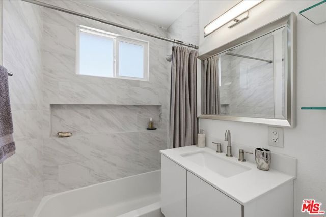 7822 Peach Avenue, Van Nuys (los Angeles), CA 91406