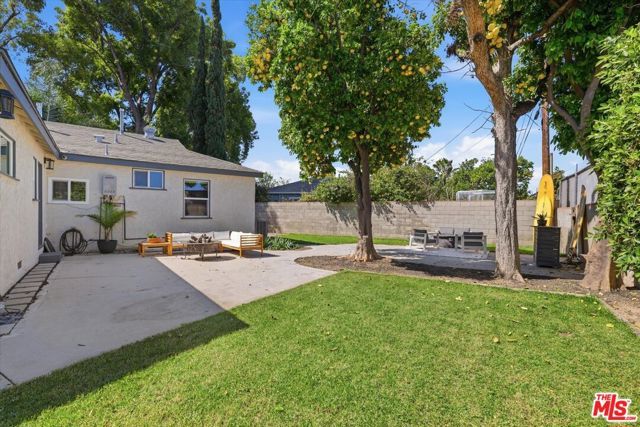 7822 Peach Avenue, Van Nuys (los Angeles), CA 91406