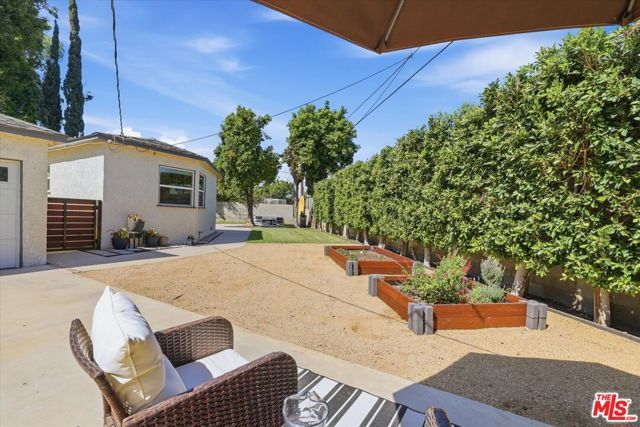 7822 Peach Avenue, Van Nuys (los Angeles), CA 91406