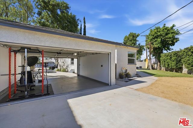 7822 Peach Avenue, Van Nuys (los Angeles), CA 91406