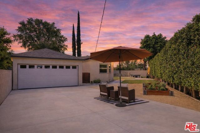 7822 Peach Avenue, Van Nuys (los Angeles), CA 91406