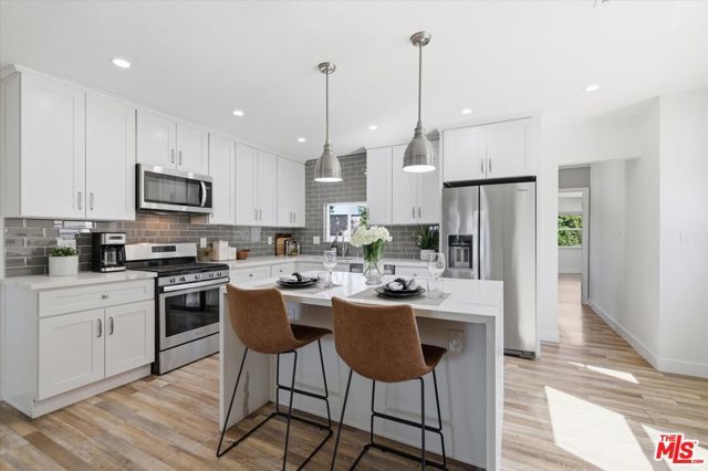 7822 Peach Avenue, Van Nuys (los Angeles), CA 91406