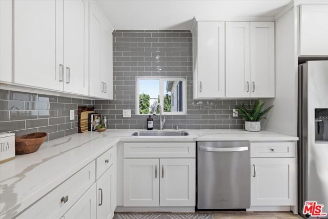 7822 Peach Avenue, Van Nuys (los Angeles), CA 91406