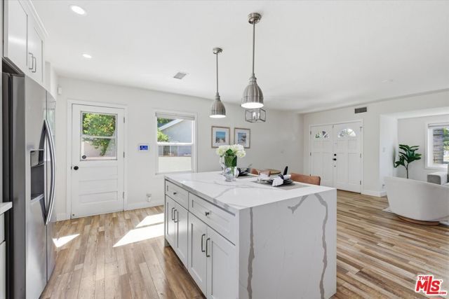 7822 Peach Avenue, Van Nuys (los Angeles), CA 91406