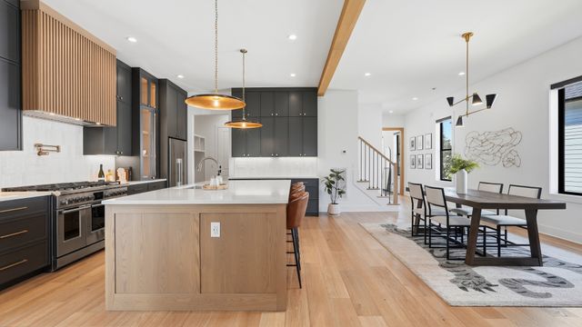 6412B Premier Dr, Nashville, TN 37209