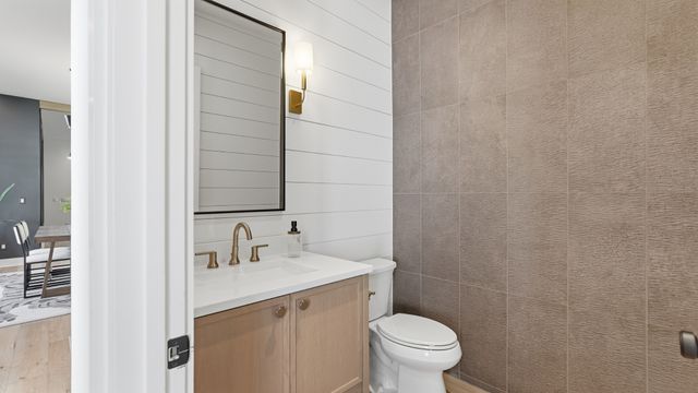 6412B Premier Dr, Nashville, TN 37209