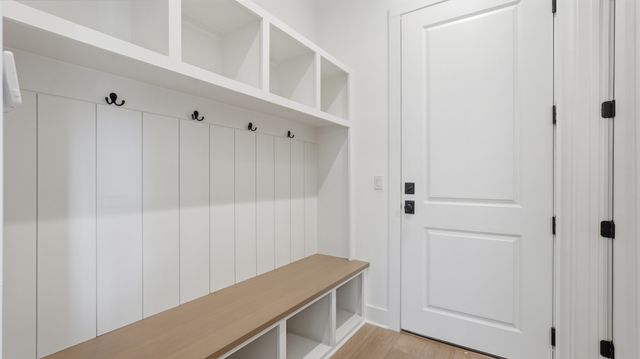 6412B Premier Dr, Nashville, TN 37209