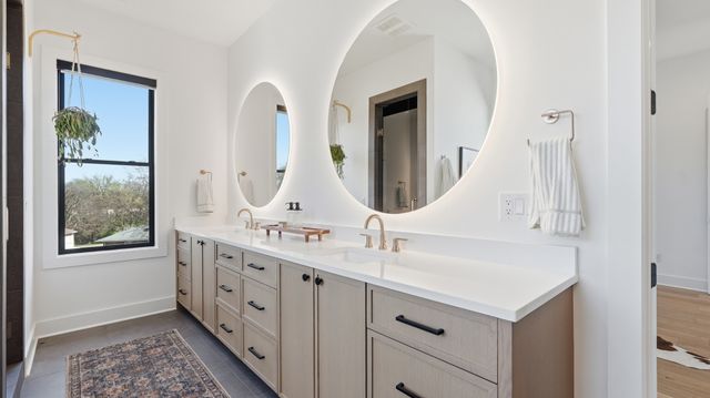 6412B Premier Dr, Nashville, TN 37209