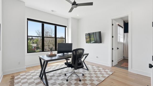 6412B Premier Dr, Nashville, TN 37209