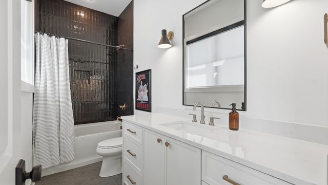 6412B Premier Dr, Nashville, TN 37209