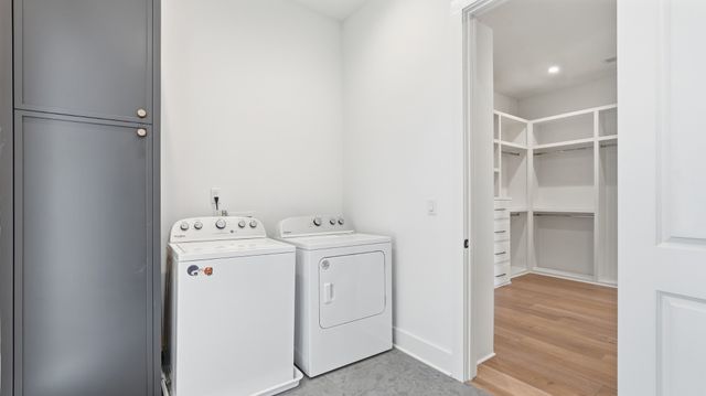 6412B Premier Dr, Nashville, TN 37209