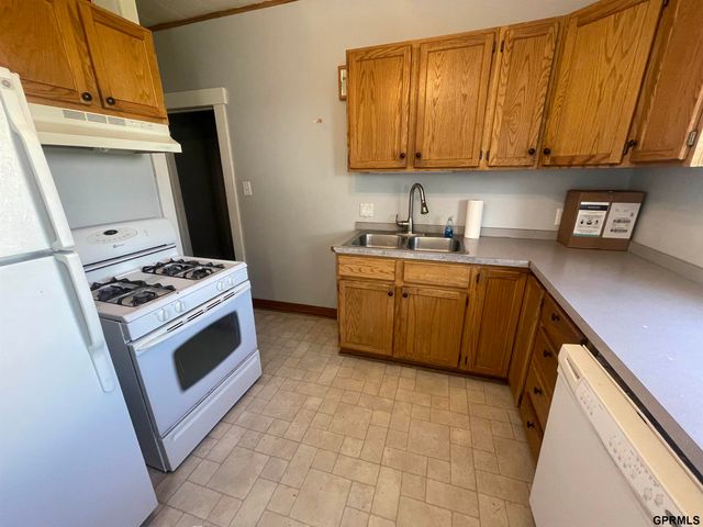 611 N 42 Street, Omaha, NE 68131