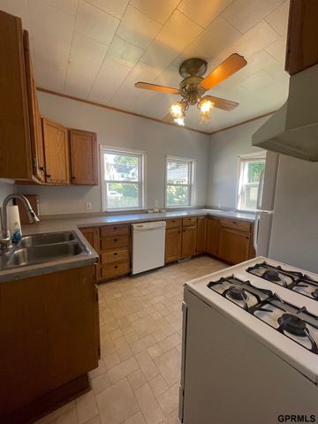 611 N 42 Street, Omaha, NE 68131